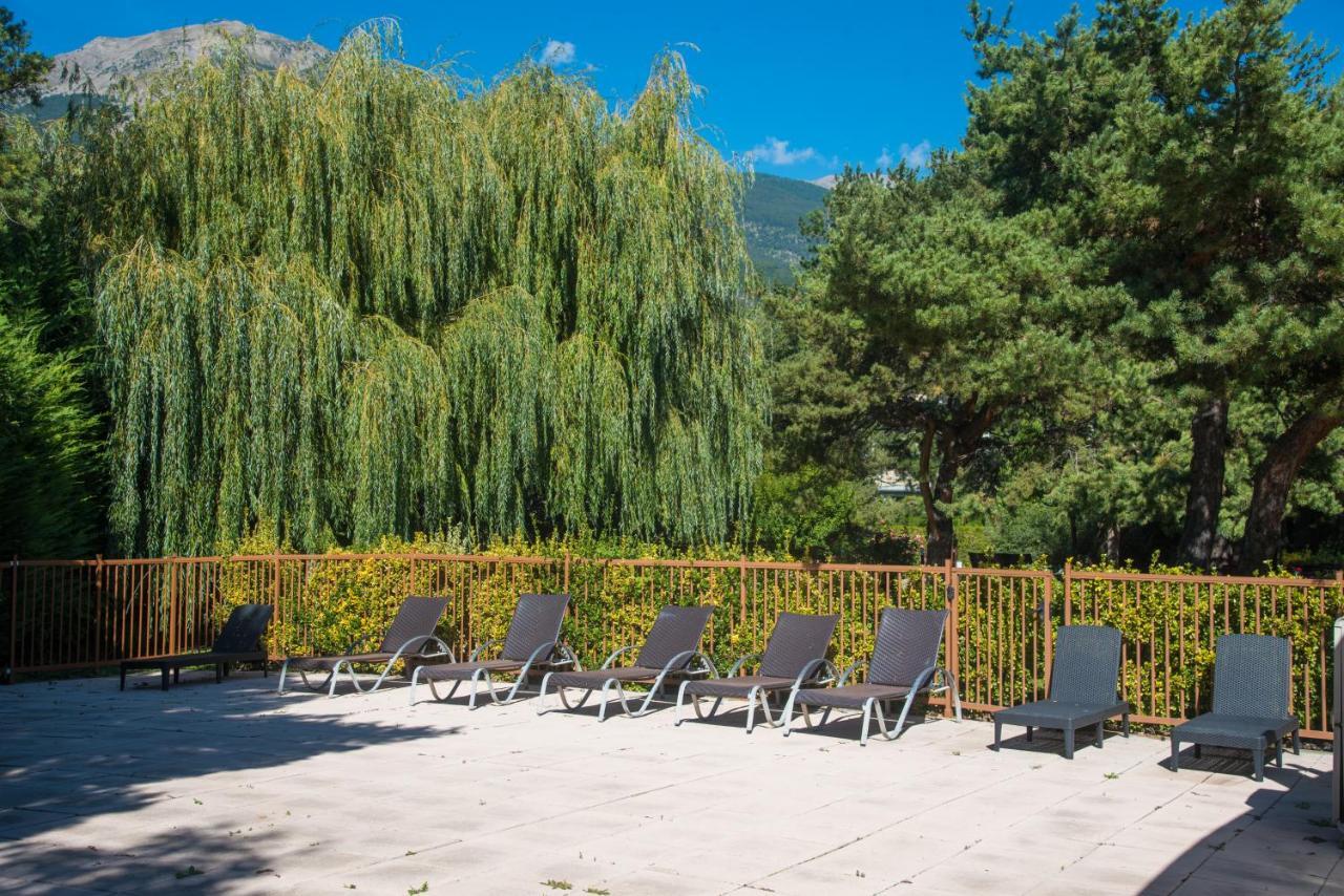 Logis Hotel Le Lac Амбрен Екстер'єр фото