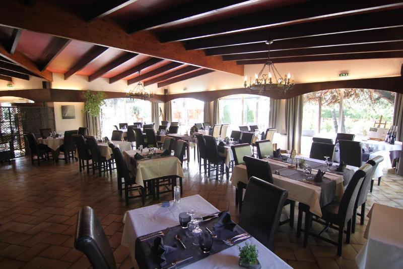 Logis Hotel Le Lac Амбрен Екстер'єр фото