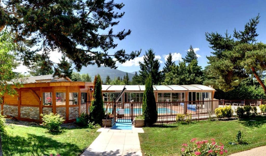 Logis Hotel Le Lac Амбрен Екстер'єр фото